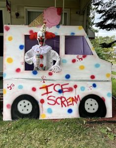 Clown Scene Haunted House, Clown Halloween Yard Decorations, Clown Theme Halloween Decor Outdoor, Diy Haunted Carnival, Halloween Carnevil Ideas, Creepy Clown Halloween Decorations, Witch Scenes For Halloween, Monster Mash Trunk Or Treat, Trunk Or Treat Ideas For Cars Scary