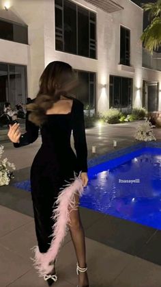 Black Long Sleeve Midi Dress Formal, Late Night Talk Show Outfit, Elegant Dresses For Prom Classy, Birthday Looks Outfit Classy, Midi Birthday Dress, Prom Dress Outfits, Elegant Birthday Outfit Classy, Classy Birthday Dress, Glam Outfits Classy