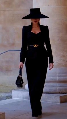 Dresses With Hats Classy, Black Outfit Aesthetic Classy, Chic Black Outfits, Neon Accessories, Classic Outfits For Women, Classy Hats, Elegant Style Women, Elegant Outfit Classy, Vintage Black Glamour