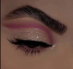 Eye Shadow Looks Purple, Pink Underline Makeup, Pink Sparkle Eyeshadow, Light Pink Glitter Makeup, Easy Graphic Liner Ideas, Makeup Looks For Quince, Make Up Strass, Bday Makeup Ideas, Pink Euphoria Makeup