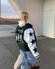 Looks Pinterest, Tomboy Style Outfits, Streetwear Fashion Women, Hoodie Outfit, Swaggy Outfits, Mode Inspo, Tomboy Fashion, Streetwear Outfit, Teen Fashion Outfits