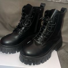 These Are A Never Worn Pair Of Black Platform, Combat Boots, Brand New Condition. Size 38eu Which Is Equivalent To A Size 7 1/2 In Women. Grunge Combat Boots, Draculaura Halloween, Oc Things, Ankle Combat Boots, Oc Board, Platform Combat Boots, Makeup Accesories, Black Combat Boots, Halloween Inspo