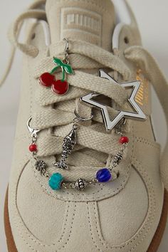 Shoe Charm & Pin Pack Shoe Clips Sneakers, Shoe Charm Ideas, Shoes With Charms, Shoe Charms Diy, Shoe Lace Charms, Sneaker Charms, Interesting Accessories, Shoes Charm