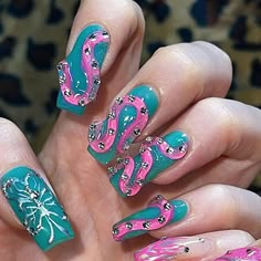 Squid Nails, Y2k Christmas Nails, Crazy Nail Designs, Witch Nails, Fingernail Designs, Broken Nails, Crazy Nails, Party Nails, Womens Nails