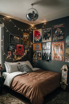 Dark Retro Room Aesthetic, Music Aesthetic Bedroom Ideas, Film Bedroom Aesthetic, Rocker Bedroom Aesthetic, Rock N Roll Aesthetic Decor, Classic Rock Room Aesthetic, Wall Storage Ideas Bedroom, Cool Teenager Bedroom, Classic Rock Bedroom