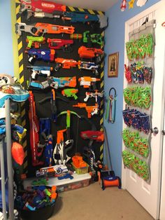 Nerf Wall Boy Rooms, Nerf Bedroom Ideas, Army Bedroom Ideas Boys, Nerf Room Ideas Boys, Nerf Wall Storage, Diy Nerf Storage, Nerf Organization Ideas, Peg Board Nerf Wall, Nerf Storage Ideas