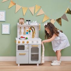 Your little one will have an entire chef-worthy cooking space at their fingertips with this stylish and compact Little Chef Memphis Play Kitchen. Small Play Kitchen, Toy Phone, Kids Playroom Furniture, Wooden Play Kitchen, Play Kitchens, Kids Play Kitchen, Play Kitchen Sets, Daybed Covers, Kids Line