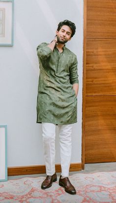 Casual Kurta For Men, Mens Jubba Designs, Eid Pose Ideas Men, Ethnic Kurta For Men, Eid Kurta Design For Men, Kurta Designs Men's Latest 2023, Eid Outfits For Men, Kurta Ideas Men, Jubba Design For Men