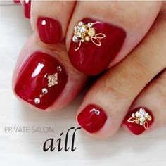 Glitter Toe Nails, Private Salon, Red Nail Art Designs, Feet Nail Design, Queen Nails, Toe Nail Color, Pretty Toe Nails