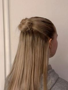 pretty haircut sleek ponietail cute aesthetic Cute Hair Styles Aesthetic, Aesthetic Blonde Hairstyles, Hait Style, Hairstyles And Colors, Basic Hairstyles, Hairstyle Examples, Hairstyles For Short Hair