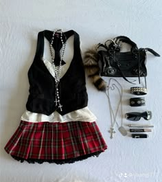 #nana Maka Albarn Inspired Outfit, Nana Osaki Outfit Inspired Fashion, Misa Amane Outfit Inspired, Nana Osaki Aesthetic, Nana Fits, Nana Outfits Inspired, Nana Live Action, Nana Inspired Outfits, Nana Osaki Outfit