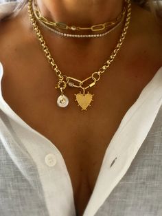 Heart Charm Necklaceheart Rolo Chain Necklace - Etsy Outfit Accessories Ideas Jewelry, Charm Necklace Stack, Multi Charm Necklace, Charm Necklace Outfit, Dainty Necklace Stack, Charm Necklace Ideas, Necklace Layering Ideas, Gold Necklace Outfit, Gold Necklace Stack