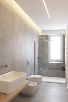 a bathroom with a sink, toilet and bathtub in the middle of the room