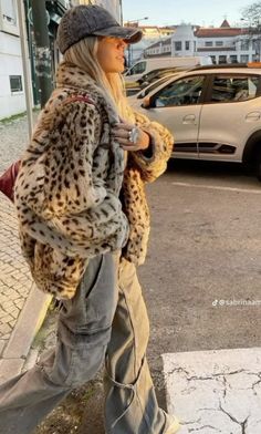 Estilo Vanessa Hudgens, Stile Kylie Jenner, Downtown Outfits, Leopard Print Coat, Autumn Fits, Jacket Outfit, Looks Street Style, Print Coat, Winter Fits