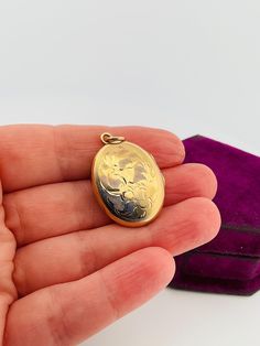 Welcome to Caviar and Cobwebs. Thanks for stopping by. Enjoy browsing! Pretty and feminine vintage oval locket in 14k yellow gold. Engraved on one side with a floral design.  The perfect gift for her. Marked and tested. Measures approximately 1.30" tall with bale and 0.78"  wide.   Shuts securely.  Very good vintage condition. Weighs 7 grams. Gift wrapped and shipped with care from Canada. In store pick up available. * boxes are for display purposes only. Oval Yellow Gold Locket Necklace With Engraving Option, Antique Gold Oval Locket Necklace For Keepsake, Vintage Yellow Gold Oval Pendant Locket Necklace, Vintage Engraved Oval Locket Necklace, Antique Engraved Oval Locket Necklace, Oval Locket, Gold Engraving, Perfect Gift For Her, Locket Necklace