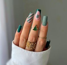 Nail Art Vert, Green Christmas Nails, Latest Nail Designs, Dark Green Nails, Green Nail Art, Green Nail Designs, Nails Trends