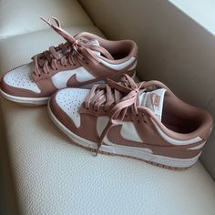 Brand New , Never Worn Color: White/ Rose Whisper Box Included So Cute And Comfy Mid 77 Blazer, Women Dunks, Light Pink Sneakers, Cute Shoe, White Nike Shoes, Fashion Guide, Nike Air Max For Women, Casual Sneakers Women, Cute Nikes