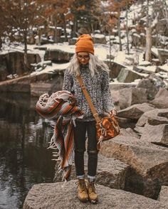 Fall sweaters - get fall outfit ideas with this collection, including oversized sweaters. Wander Outfit, Looks Hippie, Womens Outdoor Clothing, Mode Hippie, Stylish Eve, Snow Outfit, Hipster Outfits, Camping Outfits, Hipster Fashion