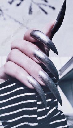 Seductive Nails, Long Black Nails, Pool Diy, Witch Nails, Diy Tumblr, Diy Decoracion, Claw Nails