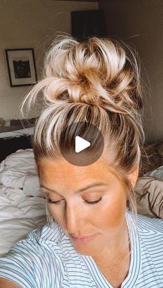 Dressy Messy Bun, Medium Length Hair Updos Easy Casual, How To Do Messy Buns Step By Step, Messy Space Buns Long Hair, How To Messy Bun Long Hair, Easy Messy Updos For Long Hair, Messy Bun Thick Hair Tutorial, How To Make A Messy Bun With Long Hair, Short Hair Buns Messy