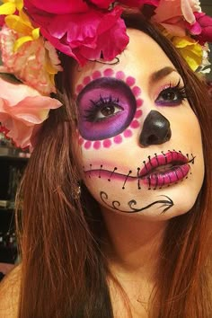 Makijaż Sugar Skull, Halloween Makeup Sugar Skull, Sugar Skull Costume, Halloween Make-up Looks, Halloweenský Makeup, Den Mrtvých, Dead Makeup, Sugar Skull Halloween, Flower Costume