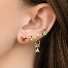 Add some much-needed Disney magic to your jewelry collection with our Disney Winter Wonderland Earring Set. These festive studs that include a Mickey lantern, ornament, Christmas tree and present wrapped in a bow are the perfect gift for the Disney lover in your life (or for yourself)! Disney Princess Tangled, Disney Princess Sleeping Beauty, Disney Winter, Disney Princess Pocahontas, Disney Earrings, New Disney Princesses, Ornament Christmas Tree, Flat Back Earrings, Disney Lover