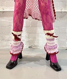 Pink Socks Outfit, Cool Tights, Socks Outfit, Pink Socks, Dope Fashion, Editorial Fashion, Fashion Brand