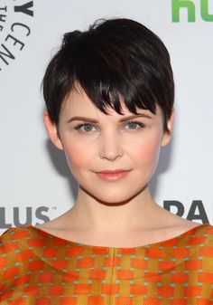 The Best and Worst Bangs for Round Face Shapes - The Skincare Edit Pixie Cuts For Round Faces, Cuts For Round Faces, Textured Bangs, Ginnifer Goodwin, Straight Bangs, Round Face Shape