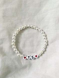 Taylor Swift Clay Bracelet Ideas, Taylor Swift Bracelets Swiftie, Taylor Swift Style Bracelet, Bracelet Inspo Taylor Swift, Cute Taylor Swift Bracelet Ideas, Bracelet Gift Ideas, Taylor Eras Bracelet, Friendship Bracelet Patterns Taylor, Taylor Swift Eras Tour Bracelets Ideas