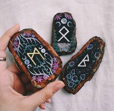 three pieces of wood with painted letters on them and two slices of bread in the middle