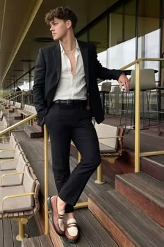 Men's 2024 Graduation Attire: Stylish Trends & Outfit Ideas Men Prom Outfit, Men Graduation Outfit, Prom Outfits For Guys, Prom Men, Prom Suits For Men, Stylish Mens Suits, Blazer Outfits Men, Black Suit Men