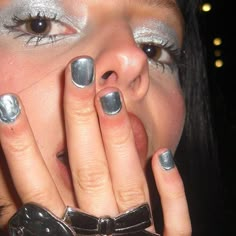 Silver Girl Aesthetic, Chrome Lips, Chrome Party, Chrome Makeup, Chrome Aesthetic, Nicky Wire, Silver Aesthetic, Shoes Too Big