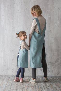 DIY Cross-Back Reversible Apron Pattern-Linen and Cotton - The Everyday Farmhouse Kids Pinafore, Florist Apron, Mother Daughter Apron, Square Apron, Apron For Kids, Girls Apron, Womens Apron