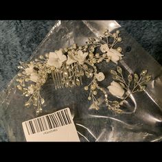 Brand New And Never Used Hair Piece. White Flowers And Silver Base. Silver Hair, Hair Piece, Hair Tools, Hair Pieces, White Flowers, Womens Hairstyles, Tools, Brand New, Flowers