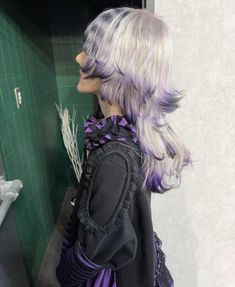 White Hair With Dyed Tips, White And Purple Hair Short, Japanese Hair Dye Ideas, Funky Haircuts For Long Hair, Wolf Cut Dyed Tips, Fox Tips Hair Dye, White Hair With Blue Tips, Main Character Hair, Dyed Wolf Cut