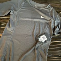 Track Fits, Nike Shirts Women's, Nike Stuff, Nike Running Shirt, Boyish Outfits, Cute Gym Outfits, Dark Gray Color, Tennis Shirts, Navy Fashion