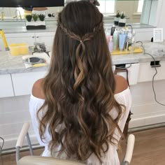 Simple Down Hairstyles, Simple Prom Hairstyles, Prom Hairstyles Down, Down Hairstyles For Prom, Homecoming Hairstyle, Curly Prom Hair, Braided Updos, Simple Hairstyle, Hairstyles For Prom