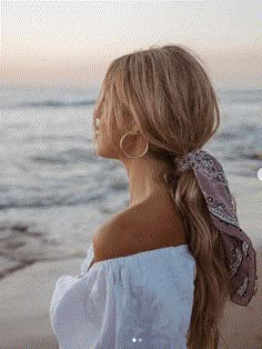 Preppy Hairstyles, Hair Scarves, Hairstyles Inspiration, Hair Scarf Styles, Trendy Beach, Pool Hairstyles, Hair Ribbons, Stunning Hairstyles, Effortless Hairstyles