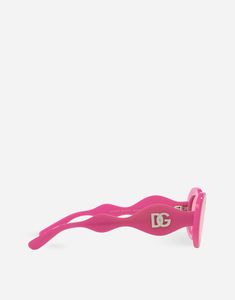 Metallic pink acetate frame Metallic pink acetate temples Pink mirror lenses 100% UV protection Size: 49 - 19 - 130 mm Fitting: Standard Packaging: Rainbow Made in Italy Pink Mirror, Metallic Pink, Uv Protection, Sunglasses Women, Dolce And Gabbana, Lenses, In Italy, Packaging, Women Accessories