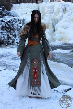 Slavic Motifs, Viking Wedding Dress, Celtic Wedding Dress, Mode Harajuku, Celtic Dress, Pagan Clothing, Elven Dress, Viking Wedding, Fest Outfits