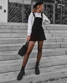 Fotografi Fesyen, Black And White Outfit, Skirt Tulle, Corduroy Overall Dress, Outfits 2016, Fashion Curvy, 90's Fashion, Pullover Outfit