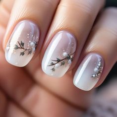 Gelx Inspo Nails Christmas, Gel Nail Art Winter, Minimalist Holiday Nails Short, Winter And Christmas Nails, Classy Christmas Gel Nails, Nail Cristhmas Design, Short Nail Designs Winter Holidays, Neutral Christmas Nails Gel, Neutral Xmas Nails