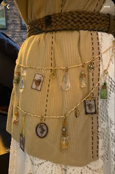 Diy Druid Accessories, Ren Faire Purse, Ren Faire Hobbit, Thrift Ren Faire, Goblin Ren Faire, Ren Fair Witch Costume, Renfaire Accessories Diy, Ren Fair Aesthetic, Fantasycore Aesthetic Outfits