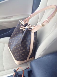 Louis Vuitton Handbags Neverfull, Neverfull Mm Monogram, Perfect Handbag, Bowling Bags, Burberry Handbags