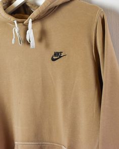 Label size Medium Recommended size Medium How it fits Snug Pit to pit 23″ Shoulder to bottom 26″ Flaws See products images Material Cotton Era 10s+ Colour Brown Brown Nike Hoodie, Vintage Clothing Online, Nike Hoodie, Uk Fashion, Vintage Brown, Vintage Nike, Label Sizes, Chuck Taylor, Things To Buy