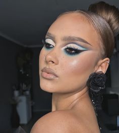 Exotic Makeup, Wedding Guest Makeup, Editorial Hair, Color Makeup, 24th Birthday, Make Up Inspo, Kiss Makeup, Makeup Goals, Pretty Eyes