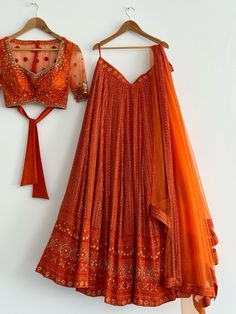 Orange Colour Lehenga, Orange Indian Outfit, Lehenga Ideas, Chaniya Choli Designs, Orange Lehenga, Glitter Photography, Marriage Dress, Choli Designs, Lehenga Collection