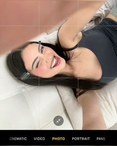 Selfie Bed Poses, Laptop Selfie Ideas, Room Selfies Ideas, Selfie Ideas Instagram At Home, Selfie On Bed, Story Selfie, Pics Inspo, Selfie Ideas Instagram, Foto Ideas Instagram