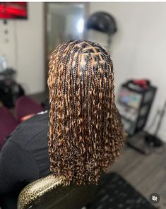 Braids For Brown Skin, Knotless Box Braids Short Length, Boho Braids With Highlights, Boho Short Braids, Black And Brown Braids, Knotless Hairstyles, Boho Braided Hairstyles, Blonde Hair Makeup, Bob Braids Hairstyles