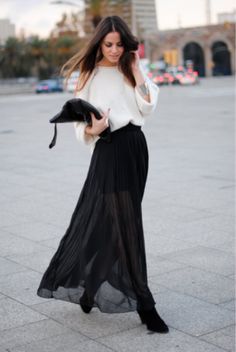 HOW TO WEAR MAXI SKIRTS? It's never go out of style. U can wear it all the year, u can combinate it. Maxi skirt is not just a romantic style. Let's be inspired! Sheer Maxi Skirt, Skirt Ideas, Maxi Rok, Black Maxi Skirt, Skirt Trends, Sheer Skirt, Outfit Trends, Skirt Outfit